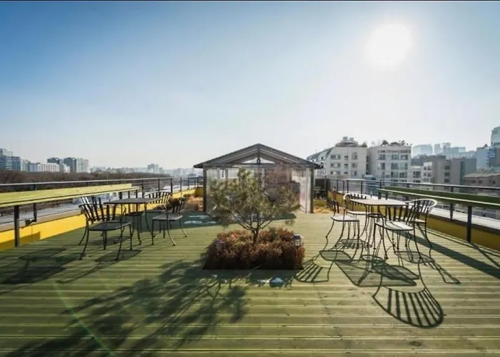 Jongno Ikseon House
