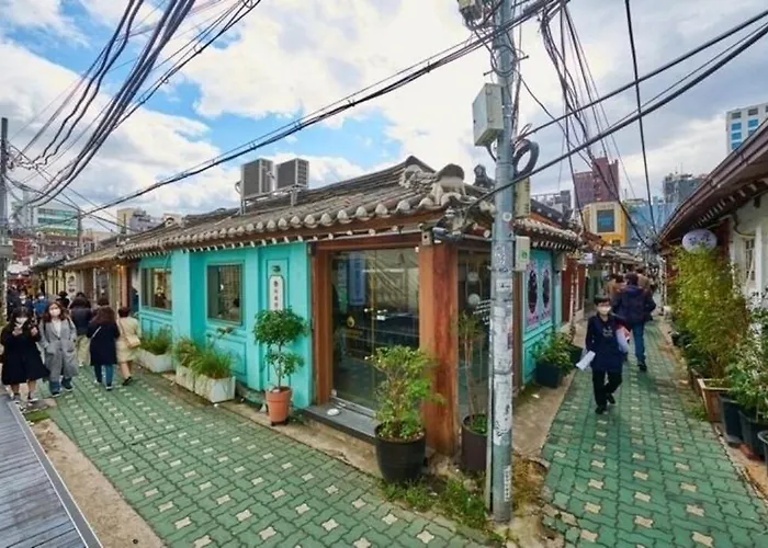 Jongno Ikseon House